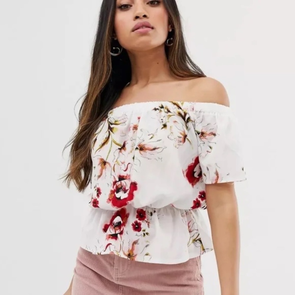 NWT Parisian Off Shoulder Top in Floral